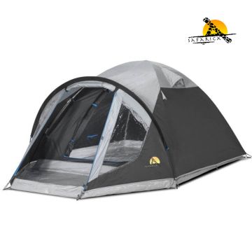 De Safarica Kenia 190 is een compacte en ventilerende 3-persoons koepeltent met slaapvertrek en voorbouw.